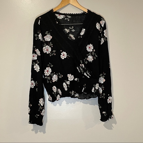 SALE: Faux-Wrap Floral Smocked Top Sz M - Picture 1 of 4